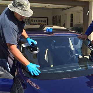Jorge windshield repair technician